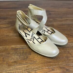 London Fly Piat size EUR 37 US 6 - 6.5 leather Mary Jane wedge warm silver cream